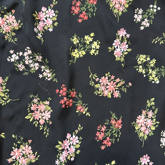 Paper moon 2 x blouse black background floral short sleeve scoop neck - Picture 2 of 5